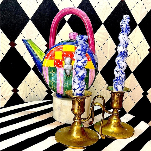 Milson & Louis Hand-Painted Ceramic Teapot – Whimsical Design - Picture 11 of 16